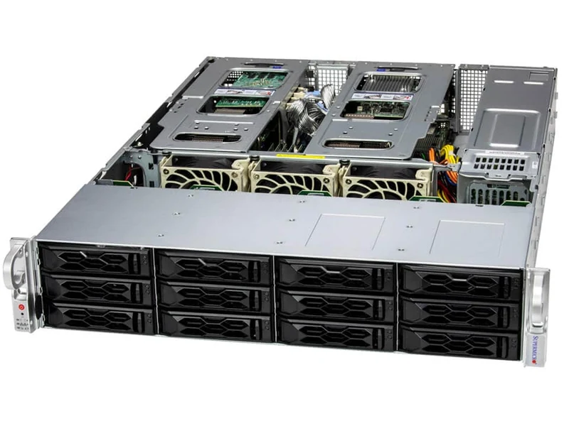 Supermicro CloudDC sunucu, 12 disk yuvasını, çift CPU soğutucusunu ve soğutma fanlarını gösteren açık kasa görünümü